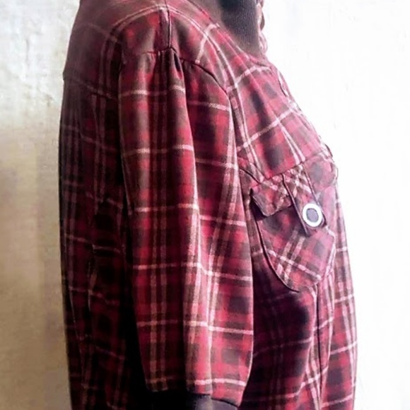 #C34 DEB Short Sleeve Crop Top - Picture 4 of 8